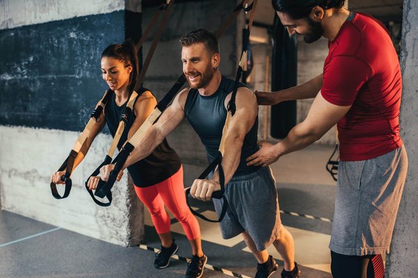 Quelle est la différence entre l'IA embarquée et l'IA sur cloud en termes de matériel ?